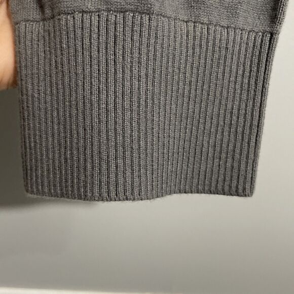 GAP Men’s Large Gray Striped Lightweight Sweater NWT Casual Comfy Layering - Picture 3 of 10